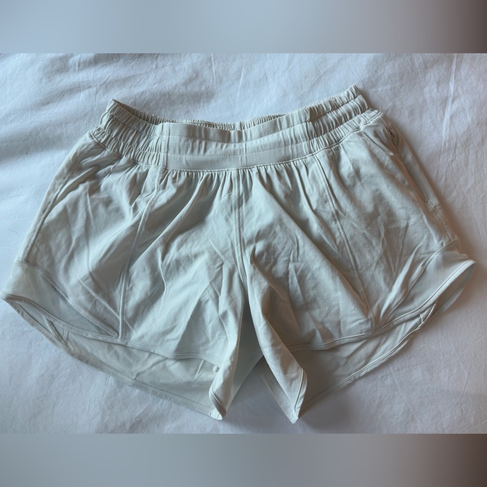 Lululemon Hotty Hot Low Rise Lined Short 4”